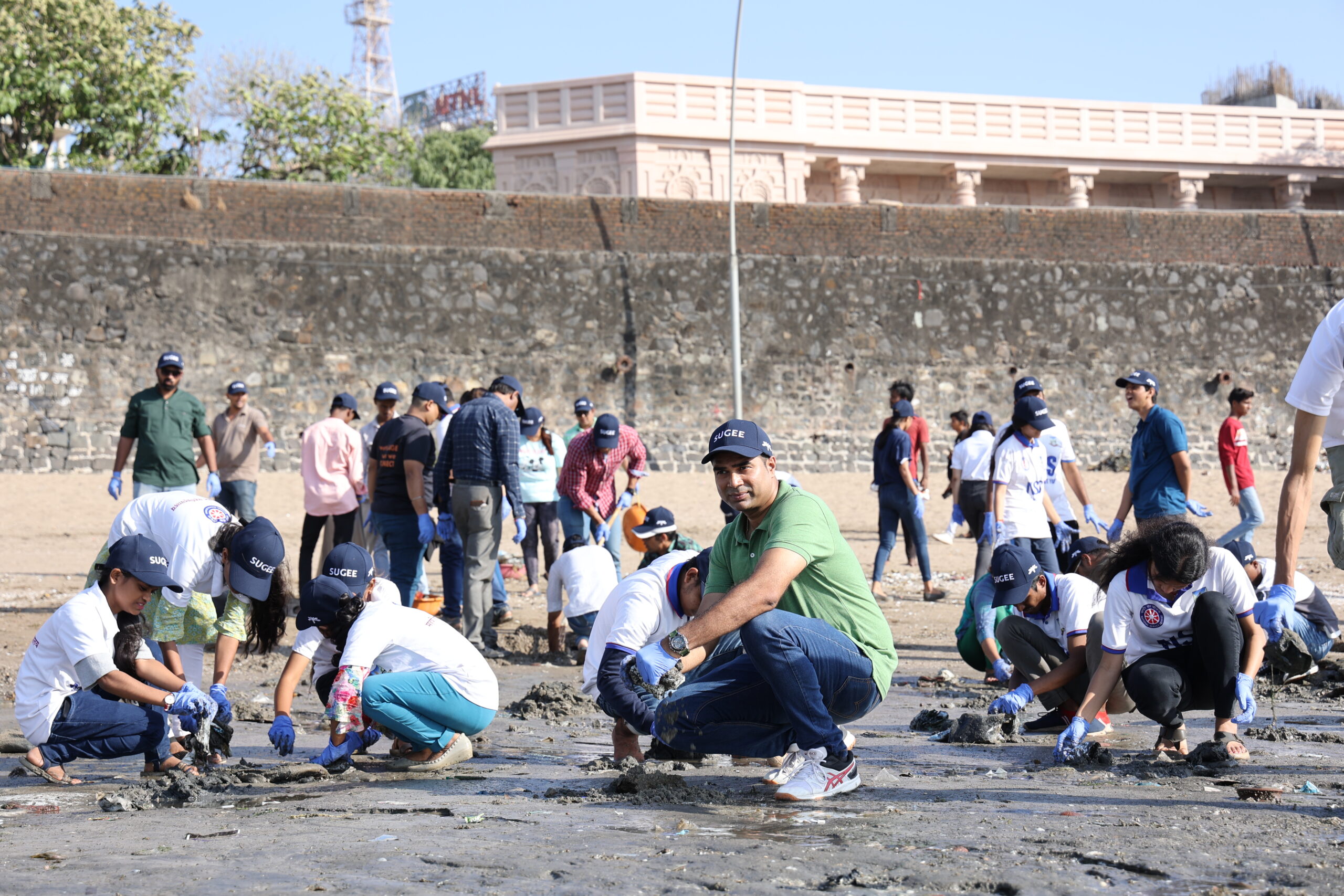 Sugee Group showcases enthusiastic participation in Dadar Beach Clean – up Drive 2023
